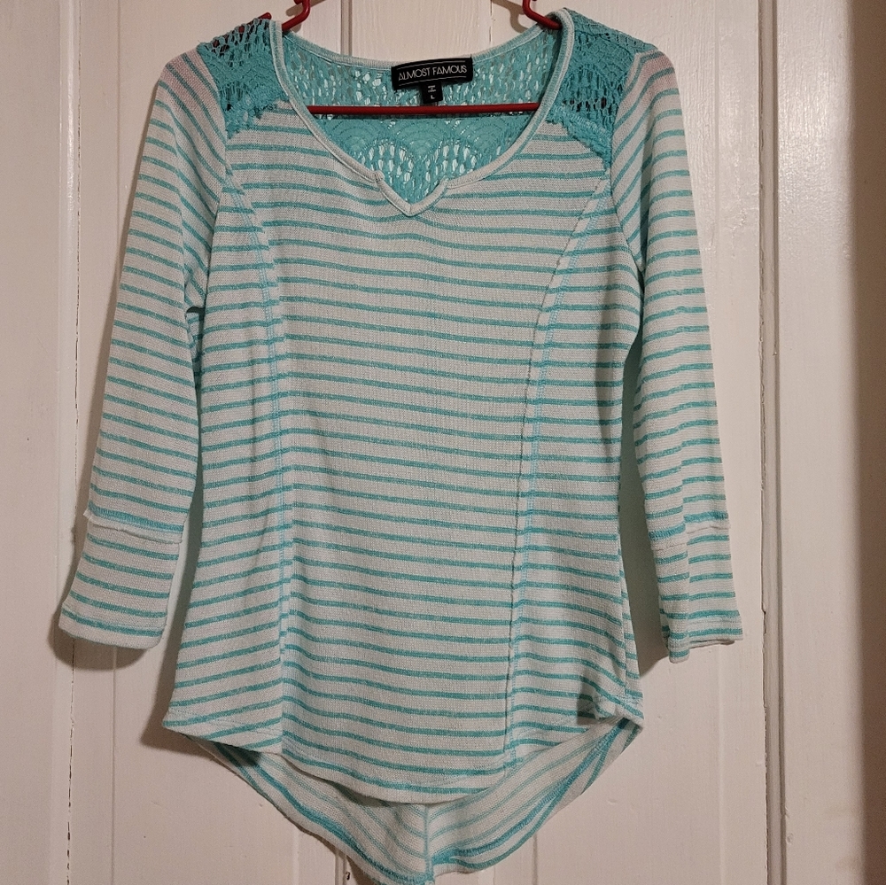 Lightweight top in sea foam green